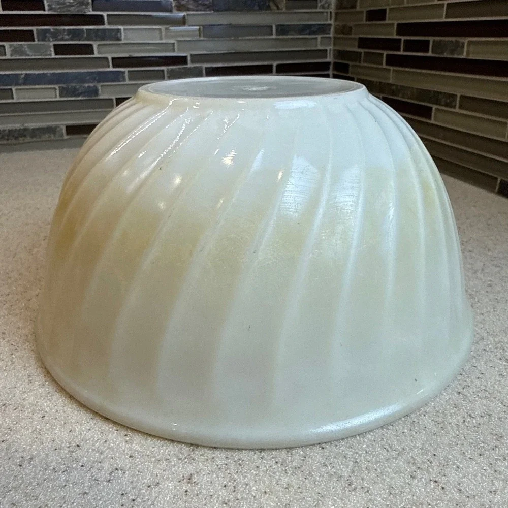 Vintage 1950s Fire-King Oven Ware Milk Glass Swirl Mixing Bowl Ivory 9